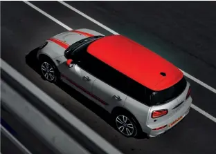  ??  ?? En el Mini Clubman JCW (3 y 4) destacan las dos grandes salidas de escape de 95 mm o las llantas de 18". Parte de los 47.300 €.
PARA LA CIUDAD