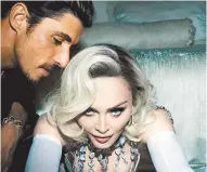  ?? Foto: Cortesía ?? Madonna posó de manera sugerente para la portada de una revista, acompañada del actor cubano Alberto Guerra.