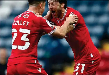  ??  ?? SCREAMER: Scorer Lolley celebrates with Arter, to the delight of Hughton (left)