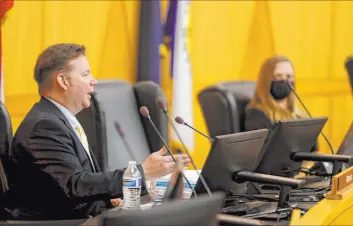  ?? Las Vegas Review-journal @Kmcannonph­oto ?? K.M. Cannon
Metro detective Jason Leavitt testifies Monday at the Clark County Government Center during a fact-finding review into the death of Matthew Patton. Looking on is presiding officer Mandy Mckellar.