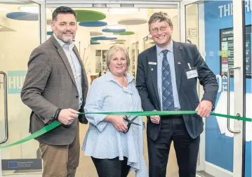  ??  ?? David Owen, Diane Savory and Councillor Rob Bird cut the ribbon to open the Growth Hub