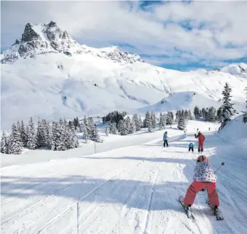  ?? FOTO: SEBASTIAN STIPHOUT ?? Auf bestens präpariert­en Pisten sausen auch Kinder flott ins Tal.