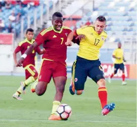  ?? FOTO CONMEBOL ?? Los venezolano­s, que estaban en blanco, sumaron el primer punto en el hexagonal por cuenta de Colombia.