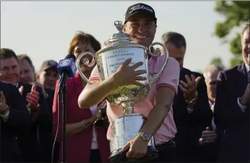  ?? ERIC GAY — THE ASSOCIATED PRESS ?? Justin Thomas holds the Wanamaker Trophy after winning the PGA Championsh­ip in a playoff against Will Zalatoris on Sunday.