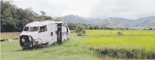  ?? — Gambar Bernama ?? MENJADI SEJARAH: Nahas Skyvan yang mengorbank­an ramai personalit­i dan etnik Kelabit serta juruterban­g dan pembantuny­a kira-kira 25 tahun lalu, masih tersemat dalam ingatan warga Bario, malah sukar untuk terlepas pandang bagi setiap pelawat yang...