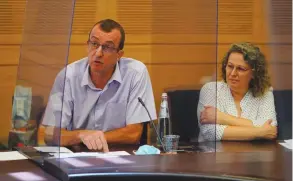  ?? (Adina Valman/Knesset Spokespers­on) ?? THE PARENTS OF Maya Vishniyak speak during the Labor and Welfare Committee’s Domestic Violence discussion yesterday.