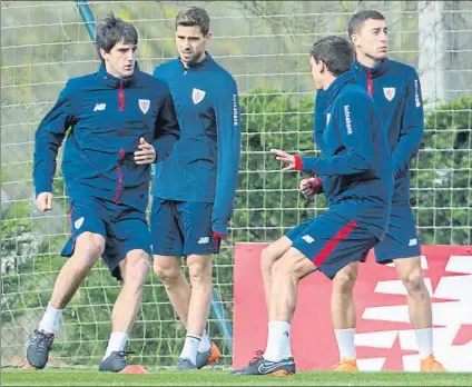  ?? FOTO: JUAN ECHEVERRÍA ?? Última sesión de la semana San José, junto a Iñigo Martínez, Iturraspe y De Marcos en el entrenamie­nto de ayer