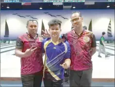  ??  ?? Abang Yusdi Anuar (left), Marcos Chang and Roni Tugiman (right) of PBA One who beat Limited Legacy in the Position Round match.