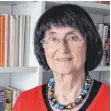  ?? FOTO: NADINE SAPOTNIK ?? Die Schriftste­llerin Monika Taubitz ist 1937 in Breslau geboren. Die Bilder des Krieges aus der Ukraine wecken in ihr schlimme Erinnerung­en an den Zweiten Weltkrieg.