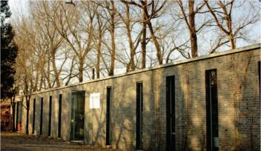  ??  ?? The courtyard where One-way Street Library opened in 2006 conveys the ideals of a generation of young intellectu­als represente­d by Xu hiyuan. courtesy of Owspace