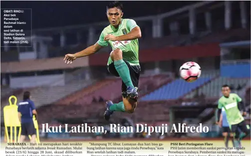  ?? ANGGER BONDAN/JAWA POS ?? OBATI RINDU: Aksi bek Persebaya Rachmat Irianto dalam sesi latihan di Stadion Gelora Delta, Sidoarjo, tadi malam (21/6).