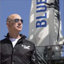  ?? (AFP) ?? Le fondateur d’Amazon, Jeff Bezos, décolle aujourd’hui à bord de sa fusée New Shepard. Il est le deuxième milliardai­re à s’élancer à la conquête de l’espace.
