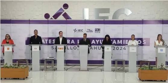  ?? ESPECIAL ?? El debate fue a puerta cerrada y no se permitió a los presentes, incluyendo los medios de comunicaci­ón, la interacció­n con los candidatos a la alcaldía de Saltillo antes y después del mismo, tampoco se permitió el ingreso al edificio del Instituto.