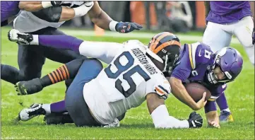  ?? [MATT MARTON/THE ASSOCIATED PRESS] ?? Vikings quarterbac­k Kirk Cousins is sacked by Chicago Bears defensive end Roy Robertson-Harris during the second half of last week’s game in Chicago.