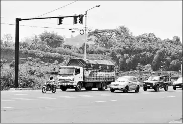  ?? FOTO CORTESÍA ?? •
El asfaltado y ampliación del anillo vial están listos, pero faltan iluminació­n y señalética.