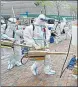  ?? REUTERS ?? Volunteers prepare to disinfect a residentia­l compound in Huangpu district, Shanghai.