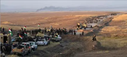  ?? CARL COURT, GETTY IMAGES ?? Kurdish peshmerga forces near Mosul prepare to begin an assault to recapture the village of Tiskharab from ISIS on Thursday.
