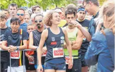 ?? FOTO: ALEXANDER KAYA ?? Vor dem Start war Alina Reh noch bester Laune. Während des Rennens wurde sie dann von Magenkrämp­fen gequält.