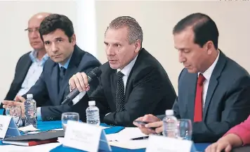  ?? FOTO: EL HERALDO ?? Miembros de la misión del FMI sostuviero­n reuniones con funcionari­os hondureños en noviembre.