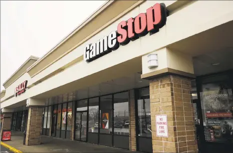  ?? Hearst Connecticu­t Media file photo ?? The GameStop store at 411 Barnum Ave. Cutoff in Stratford. The company plans to close as many as 200 of its stores.