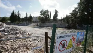  ?? (Photo Cyril Dodergny) ?? Les gravats occupent toujours une partie du chantier Open Sky – ralenti par la crise sanitaire.