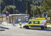  ??  ?? Sur les aires de repos, les sanitaires sont nettoyés au minimum une fois par jour.