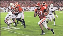  ?? Bob Andres / Atlanta Journal Constituti­on via AP ?? Georgia running back Nick Chubb breaks away to score a touchdown during the second half against Mississipp­i State.