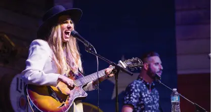  ?? Gazette staff photo ?? ■ Stephanie Rice performs with her band at Scottie's Grill on June 16, 2017.