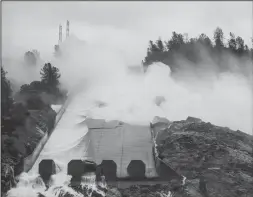  ?? MARCUS YAM/LOS ANGELES TIMES ?? Water output on the Oroville Dam spillway was reduced Feb. 20, making the erosion and damage to the main spillway more visible in Oroville.