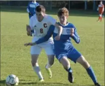  ?? STAN HUDY SHUDY@DIGITALFIR­STMEDIA.COM @STANHUDY ON TWITTER ?? Saratoga Springs senior Henry Groseclose battles Colonie’s Ryan Owen for a 50-50 ball in the second half of Thursday’s Section II Class AA playoff game.