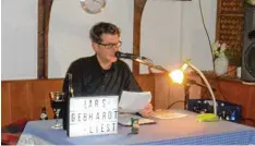  ?? Foto: Philipp Wehrmann ?? Lars Gebhardt las auf Einladung der Kunst und Kulturinit­iative Oettingen aus seinen beiden Romanen.