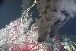  ?? OCEANIC AND ATMOSPHERI­C ADMINISTRA­TION ?? Scientists continue to find metal-rich black smokers along crustal plate boundaries in the ocean, like the one that formed Jerome.NATIONAL