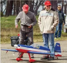  ??  ?? Encore une machine présente au dernier championna­t de France avec ce Mudry Cap 232. C’est Jean-Luc Fradin qui a construit cet avion qui vole remarquabl­ement. Moteur 55 cc, env. 2,30 m.