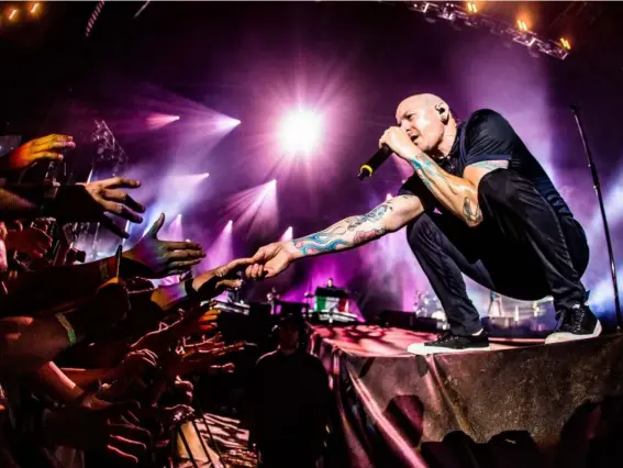  ??  ?? Linkin Park singer Chester Bennington hanged himself last week (Rex)