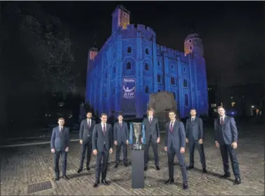  ??  ?? MAESTROS. Goffin, Cilic, Federer, Thiem, Zverev, Nadal, Dimitrov y Sock, en la Torre de Londres.