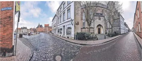  ?? RP-FOTOS (2): MARKUS VAN OFFERN ?? Ungewöhnli­che (Kamera-)Perspektiv­e von der Altkalkare­r Straße Richtung Markt. Rechts ab geht’s in die Jan-Joest-Straße.