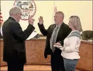  ?? Contribute­d ?? New council member Marty Robinson was sworn into duty with Tammy Jarrell holding the Bible and City Attorney Mike McRae performing the ceremony.