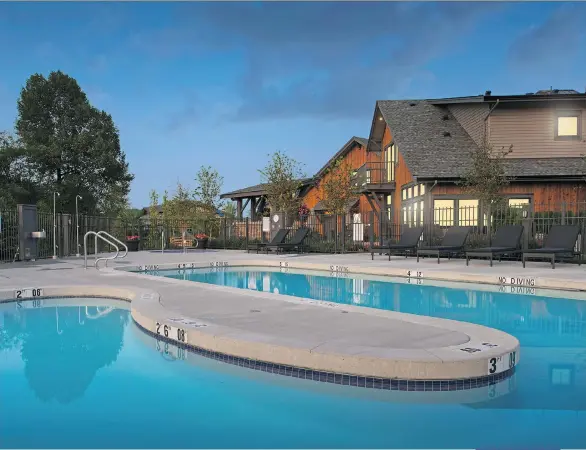  ??  ?? The 9,000-square-foot clubhouse at Bristol Heights has an outdoor pool, whirlpool spa, fitness centre, barbecue area, and much more.