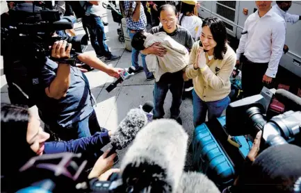  ?? HOWARD LIPIN U-T ?? Fan Ti (left) and his wife, Tong Zheng, arrive at San Diego Internatio­nal Airport on Thursday after the evacuees from China fleeing the coronaviru­s completed a 14-day quarantine at MCAS Miramar.