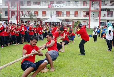  ??  ?? Sporting activities are organised for students to build camaraderi­e and lead healthy lifestyles.