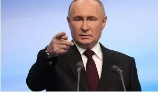  ?? ?? Le Président russe Vladimir Poutine s'exprime lors d'une visite de son quartier général de campagne après l'élection présidenti­elle à Moscou, le lundi 18 mars 2024.