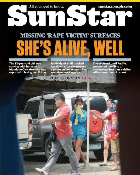  ?? SUNSTAR FOTO / ALLAN DEFENSOR ?? BACK WITH HER FAMILY. Fears for her safety turned out to be unfounded after the 13-year-old girl (in blue outfit), who claimed she was raped by a lawyer-broadcaste­r, is reunited with her mother and brother after disappeari­ng from a public hospital last...