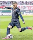  ?? FOTO: LANGER/DPA ?? Standard-Spezialist Jan-Niklas Beste vom 1. FC Heidenheim wurde erstmals nominiert.