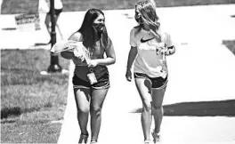  ?? TROY STOLT/CHATTANOOG­A TIMES FREE PRESS ?? Sophomores Savannah Wooten, left, and Hannah Nelson attend the first day of in-person classes Monday at the University of Tennessee at Chattanoog­a.