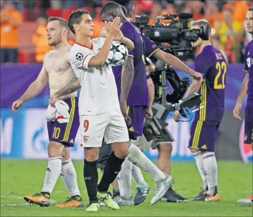  ??  ?? FÁCIL. El Sevilla, con Ben Yedder en figura, despachó al Maribor y es líder de su grupo.