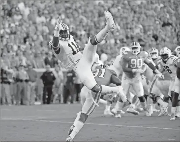  ?? File, Rainier Ehrhardt / The Associated Press ?? Auburn wide receiver Kyle Davis (11) falls after failing to make a catch as Clemson cornerback Ryan Carter (31) defends during the first half of this weekend’s football game in Clemson, S.C.