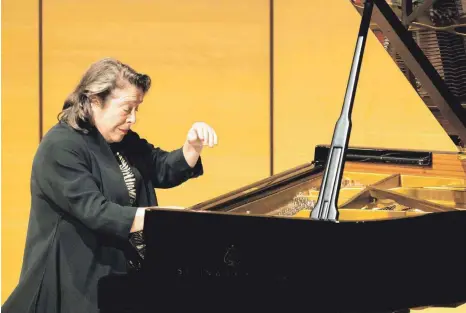 ?? FOTO: ROLAND RASEMANN ?? Elisabeth Leonskaja in Schwarzenb­erg bei der Schubertia­de. Die strenge russische Klaviersch­ule prägt sie bis heute.