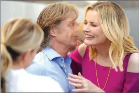  ?? NWA Democrat-Gazette/ANDY SHUPE ?? Actors William H. Macy (center) and Geena Davis speak Tuesday while on the White Carpet before the opening of the third Bentonvill­e Film Festival at Crystal Bridges Museum of American Art.