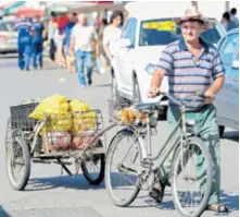  ??  ?? Po povrće se dolazi i biciklom s prikolicom, ali i tačkama