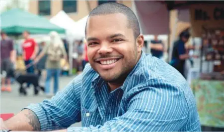  ??  ?? Roger Mooking hosts “Man Fire Food”